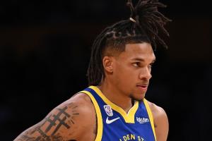 賺到了？勇士56號(hào)秀理查德絲毫不怯場 頂上輪換貢獻(xiàn)5分1板1助1斷