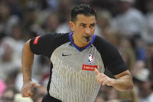 為何不吹杜蘭特喊停技犯？主裁解釋：因?yàn)槲覀儧]有看到暫停