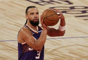 鄧恩：狄龍?zhí)偪窳?是真的瘋 很慶幸他是隊(duì)友 他每天都激勵(lì)我們