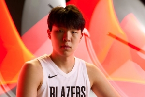 放輕松！楊瀚森：NBA常規(guī)賽首場比賽沒啥感覺 打好就行了