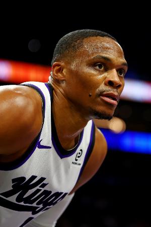 美媒調(diào)侃：現(xiàn)在的威少就像凱爾特人時(shí)期的大鯊魚(yú)