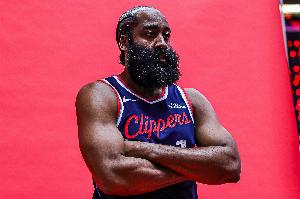 苦苦支撐！哈登半場9投5中拿到全隊最高13分6助 正負值-24