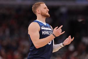 Haynes：迪文岑佐將作為首發(fā)控衛(wèi)出戰(zhàn)今天的揭幕戰(zhàn)！