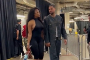 13中4得10分！克萊賽后手牽手?jǐn)y女友馬冬梅離場