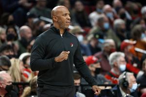 媒體人：主教練的支持對(duì)新秀很重要 盼楊瀚森未來(lái)的比賽別被影響