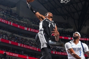 卡斯?fàn)枺何陌嗍锹?lián)盟最好球員 再好的防守也擋不住他頂級的進(jìn)攻