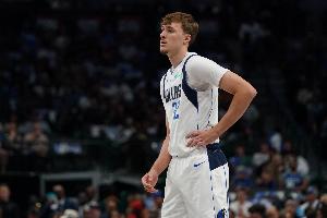 媒體人：現(xiàn)在弗拉格打控衛(wèi)很難成功 基德老老實(shí)實(shí)用拉塞爾吧