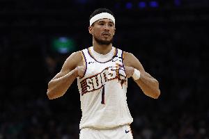 扛起球隊！布克19中10砍下31分5板3助1斷