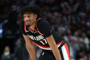 20投5中&關(guān)鍵時刻被棄用！夏普三分9中3拿到15分 出現(xiàn)4次失誤