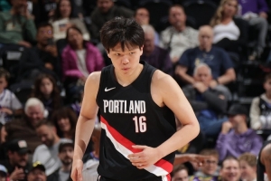 昨天給楊瀚森囑咐了什么？劉維偉：心態(tài)一定調(diào)整好 不要期望太高