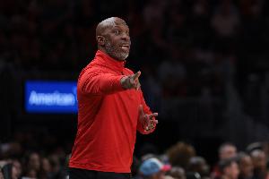 比盧普斯投注時(shí)還沒(méi)當(dāng)開(kāi)拓者教練！媒體人：太傷了啊賽季可剛開(kāi)始