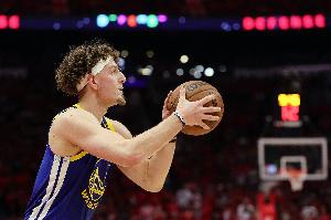 媒體人：看波杰姆斯基打球腦瓜子疼！這掘金真的好穩(wěn)定 ??