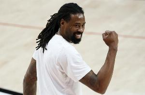 美網(wǎng)友談小喬丹簽鵜鶘：然并卵 他咋還在聯(lián)盟？鵜鶘堆幾個內(nèi)線了