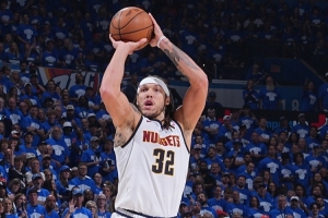 打破普爾&塔圖姆紀(jì)錄！戈登揭幕戰(zhàn)上半場(chǎng)命中7記三分 歷史首位