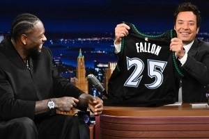 造型打幾分？蘭德爾打紐約客場期間 順道參加吉米·法倫今夜秀