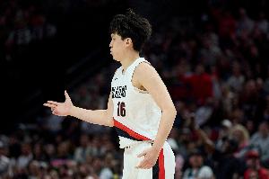 中國球迷對楊瀚森失去耐心？拓記：球隊并不失望 他們?nèi)灾坶L遠(yuǎn)