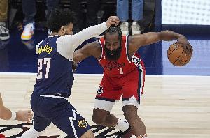 哈登：我沒有創(chuàng)造后撤步&只是加了點(diǎn)變化 皮爾斯：那是我發(fā)明的