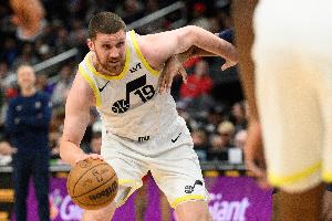 今天進(jìn)攻看你！米哈伊柳克半場10中7&三分6中4轟18分2板2助