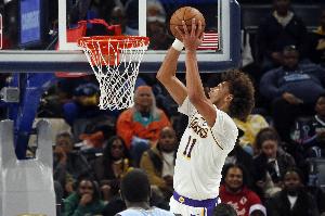 把餅吃明白了！海斯替補4中3拿到9分4板1助