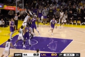 可惜！文班亞馬大力補(bǔ)扣不算 吹了艾頓對(duì)瓦塞爾防守犯規(guī)在先