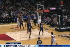 找回感覺！馬克西突破高高拋傳 德拉蒙德底線空接雙手暴扣！