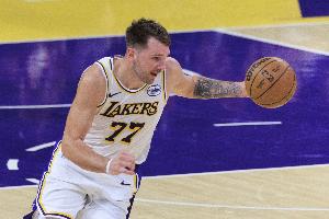 自己掄！東契奇打滿首節(jié)11中4拿到13分5板3助3斷2帽