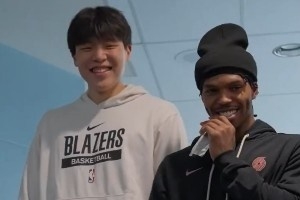 積極融入！開(kāi)拓者參加社區(qū)關(guān)愛(ài)活動(dòng) 楊瀚森多次出鏡&面帶笑容