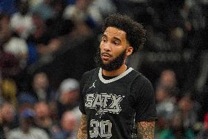 穩(wěn)定火力！朱利安·尚帕尼半場(chǎng)6中3貢獻(xiàn)9分4板 三分4中2