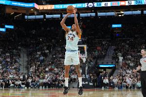 五成命中率！瓦塞爾半場8中4&三分4中2拿到11分2籃板3助攻