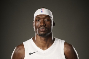 里斯連續(xù)命中3分！蘇群：他的飯碗雖盛不了多少飯 但他的飯碗最穩(wěn)