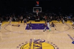 牽制力！文班亞馬突破吸引包夾 人縫中妙傳索漢輕松上籃！