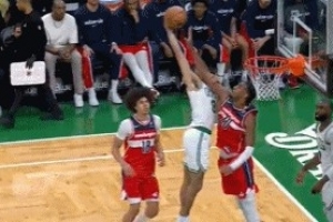 十佳球沒了！米諾特沖天欲隔扣薩爾被犯下 奇才挑戰(zhàn)還成功