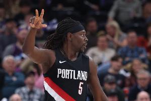 外線神準！霍勒迪上半場三分5中4砍下12分3籃板2助攻1搶斷