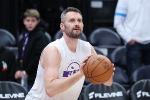 不理想！老將樂福14分鐘三分3中0拿到3分3板 正負(fù)值-10