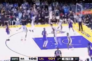 白熱化！八村塁外線開(kāi)炮三分穿針 湖人追到2分打停馬刺