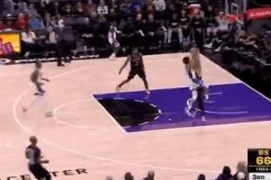 克利福德反擊撞倒波杰姆斯基&被吹進(jìn)攻犯規(guī) 國(guó)王挑戰(zhàn)成功&拿兩罰