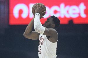 騎士也“三瘋”！第三節(jié)騎士37-20凈勝76人17分 三節(jié)打完領(lǐng)先20分