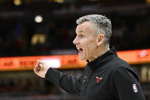 6勝1負(fù)東部第1 多諾萬(wàn)：我們必須打得更有對(duì)抗性 一起搶板&分享球