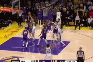 還在追分！凱爾登-約翰遜突破長臂上籃追到2分