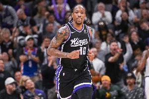 中規(guī)中矩！德羅贊20中8拿到25分2板2助1斷