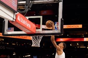 跨不過(guò)去！東契奇欲助飛艾頓 文班亞馬空中直接攔截