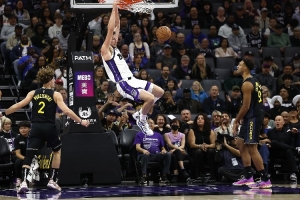 頂?shù)貌诲e(cuò)！尤班克斯首發(fā)32分鐘 6中5貢獻(xiàn)12分6板1斷2帽