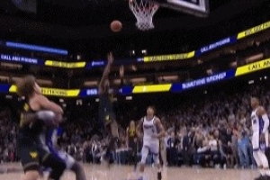 這不應(yīng)該啊！庫(kù)明加空位翻身跳投沒(méi)能打進(jìn)