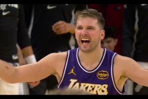 廚師氣瘋了！東契奇再送精妙長傳 八村塁空籃上丟吐餅