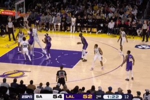 驚險刺激！拉拉維亞趕在文班亞馬補防之前上籃得分