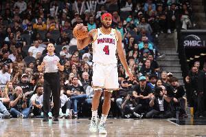 能攻能防！穆迪半場7中4拿到10分1助1斷2帽