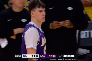 神劇情？！0.4秒拉拉維亞對尚帕尼犯規(guī)！但尚帕尼罰球錯失絕平！