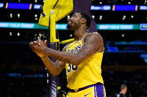 雷迪克：斯瑪特是防守端的四分衛(wèi) 他和詹姆斯都是我們的指揮官