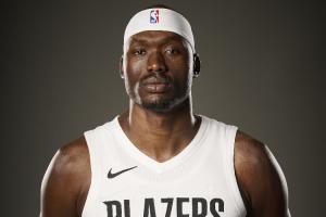 這位置該他的??！里斯10分鐘三分3中3！