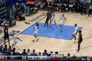 干凈利落！小賈巴里底角三分自信出手命中 再次打停灰熊！